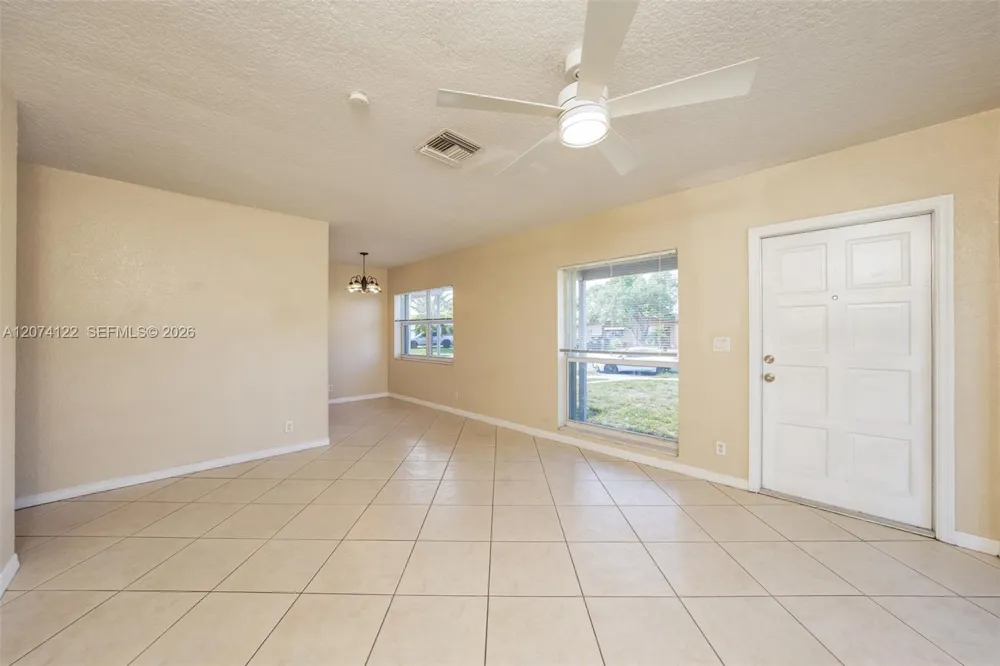 900 W Bloxham St Lantana, FL 33462