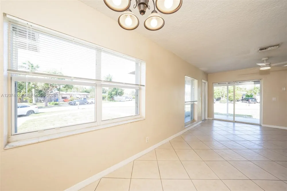 900 W Bloxham St Lantana, FL 33462