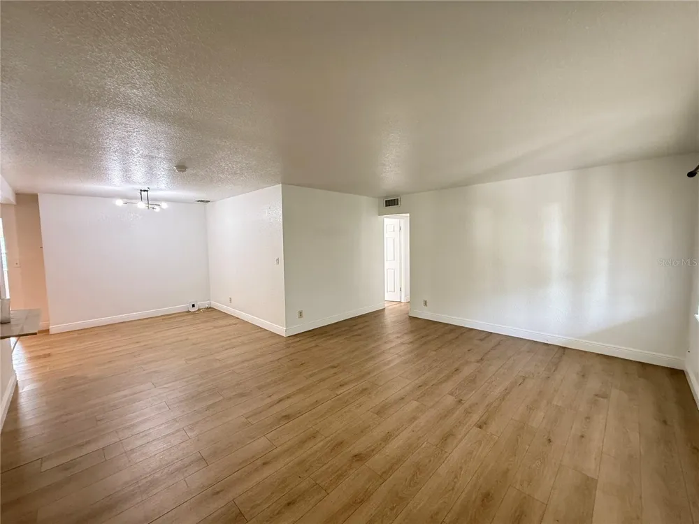 524 LAKEMONT AVENUE Winter Park, FL 32792