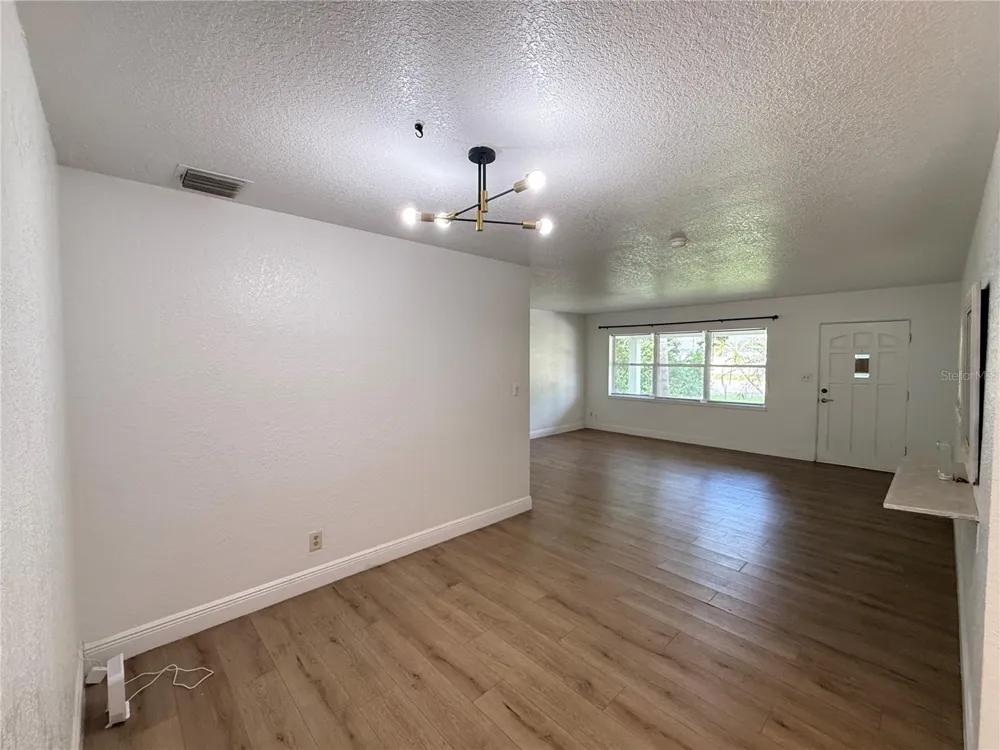 524 LAKEMONT AVENUE Winter Park, FL 32792