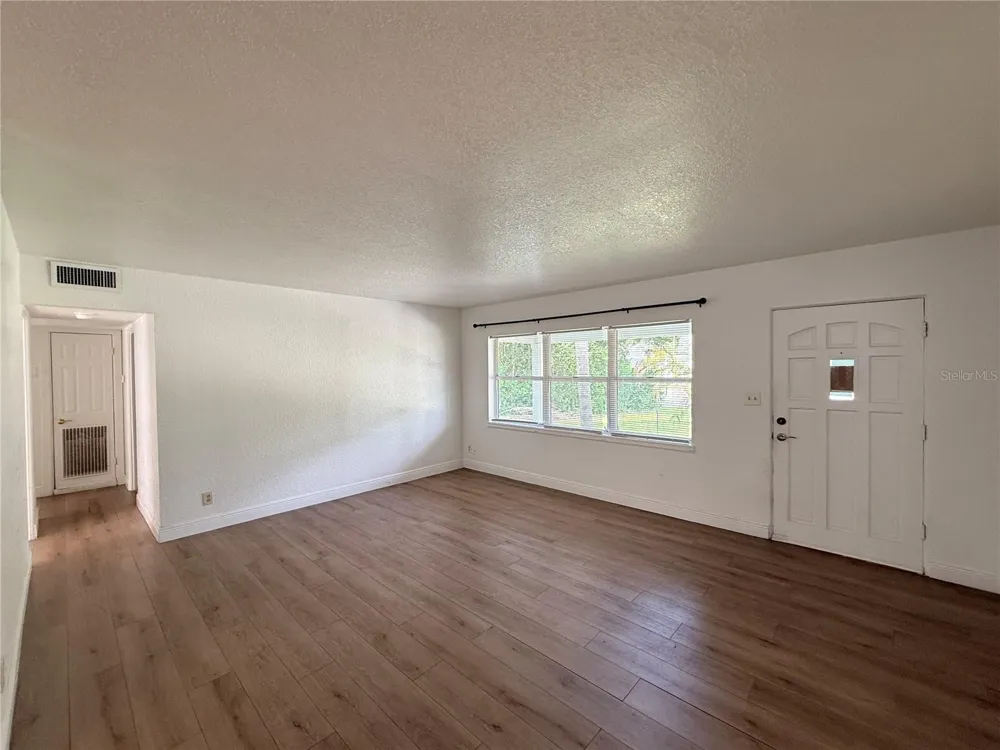 524 LAKEMONT AVENUE Winter Park, FL 32792