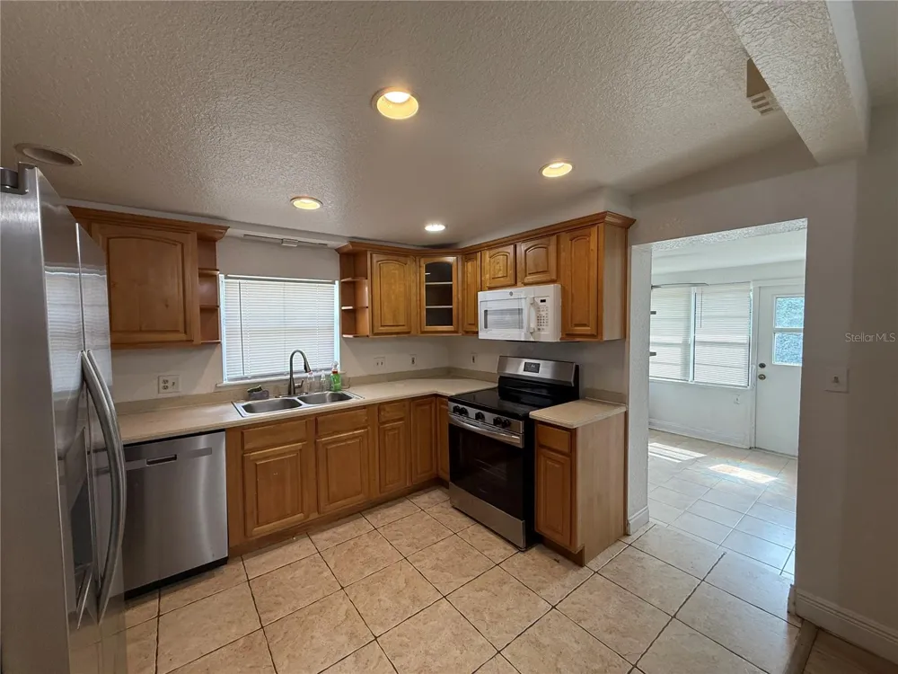 524 LAKEMONT AVENUE Winter Park, FL 32792