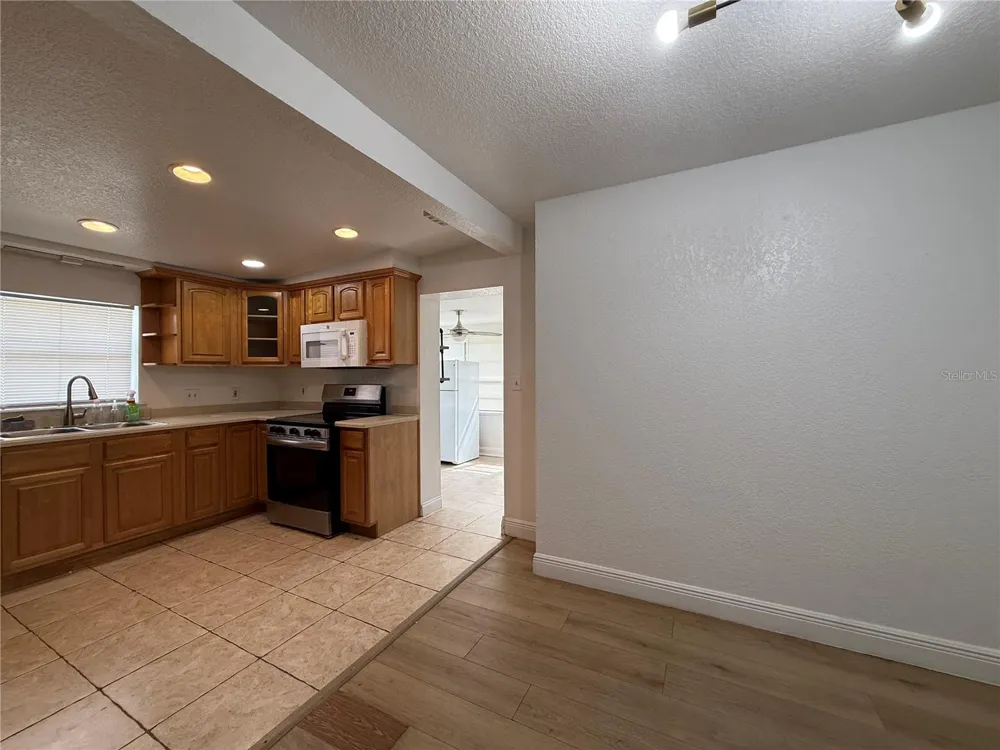524 LAKEMONT AVENUE Winter Park, FL 32792