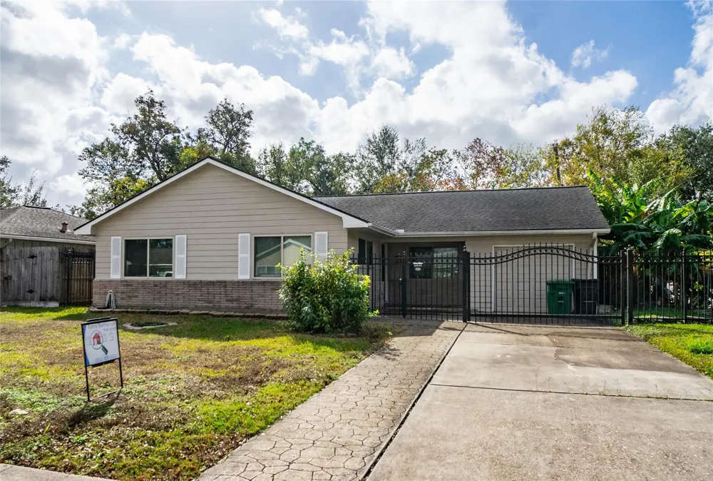 4833 Hummingbird Street Houston, TX 77035