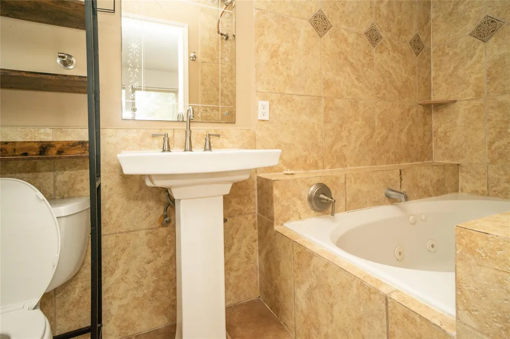 4833 Hummingbird Street Houston, TX 77035