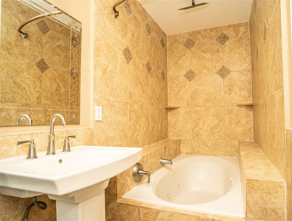 4833 Hummingbird Street Houston, TX 77035