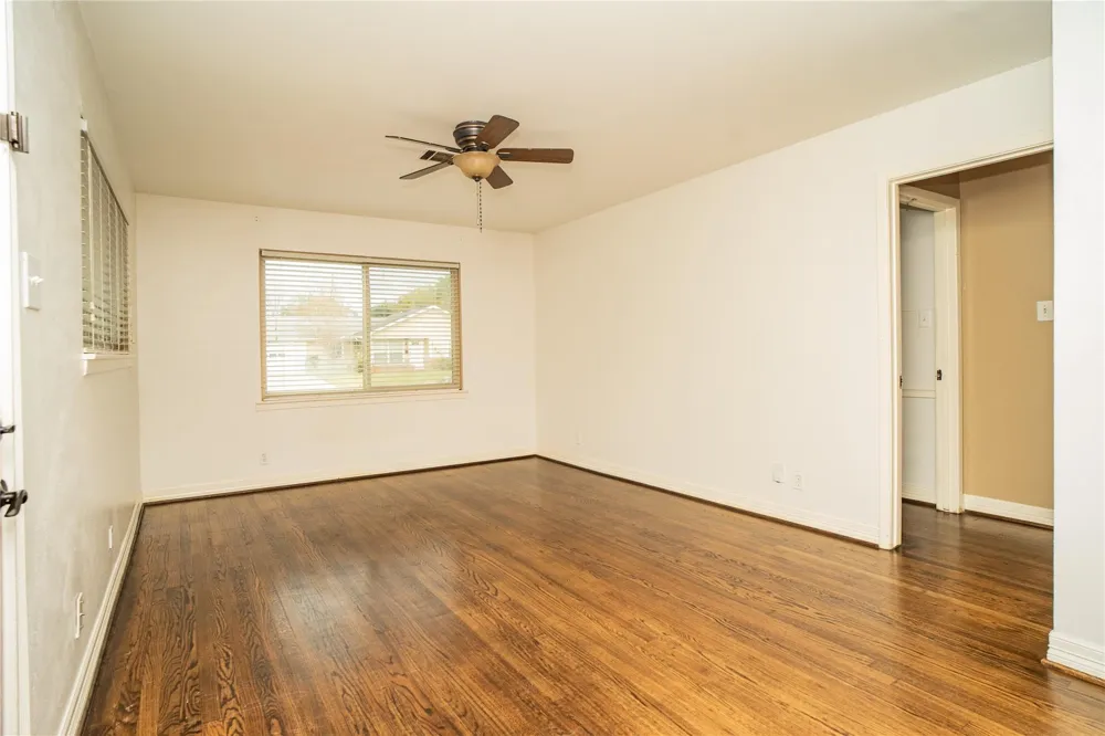 4833 Hummingbird Street Houston, TX 77035