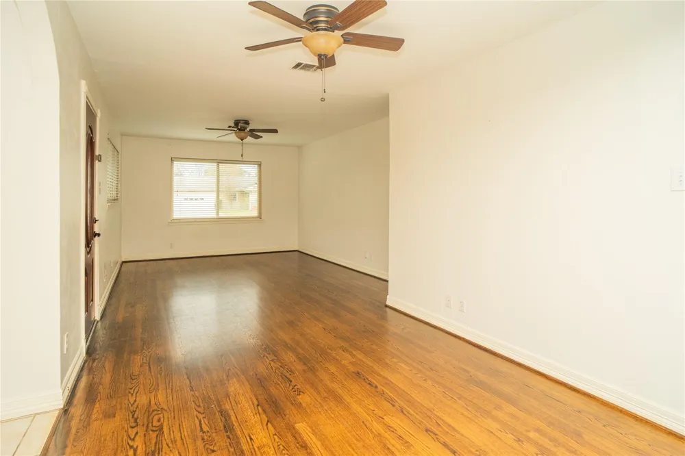 4833 Hummingbird Street Houston, TX 77035
