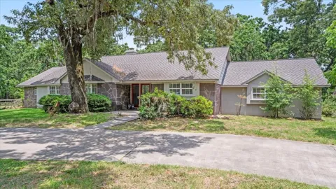 9502 Rolling Oaks Drive