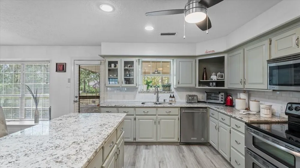 9502 Rolling Oaks Drive Tomball, TX 77375