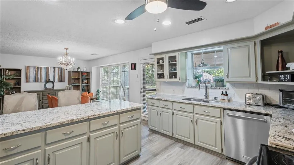 9502 Rolling Oaks Drive Tomball, TX 77375