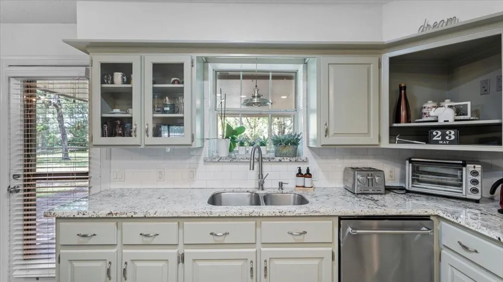 9502 Rolling Oaks Drive Tomball, TX 77375
