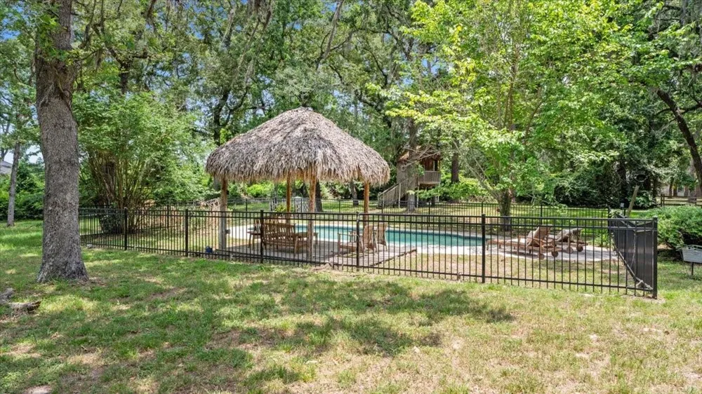 9502 Rolling Oaks Drive Tomball, TX 77375