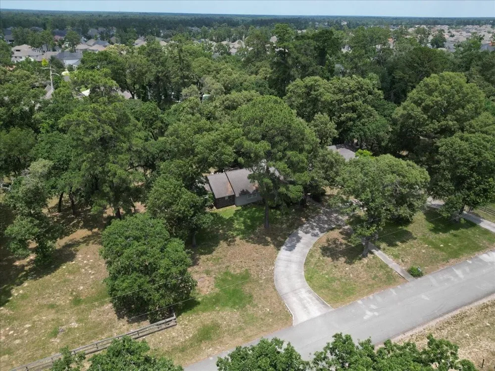 9502 Rolling Oaks Drive Tomball, TX 77375