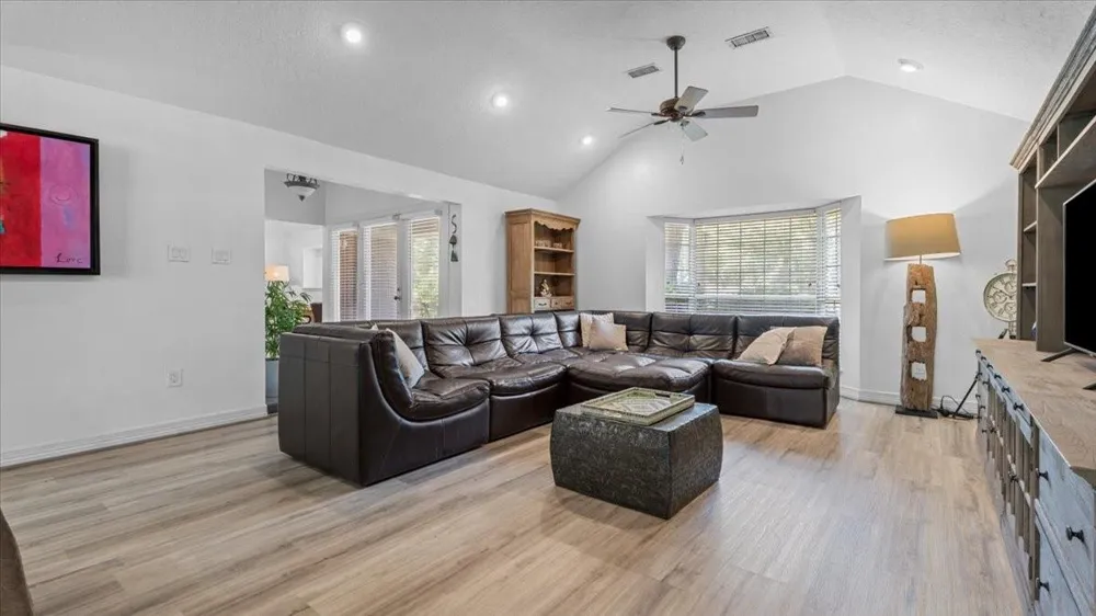 9502 Rolling Oaks Drive Tomball, TX 77375