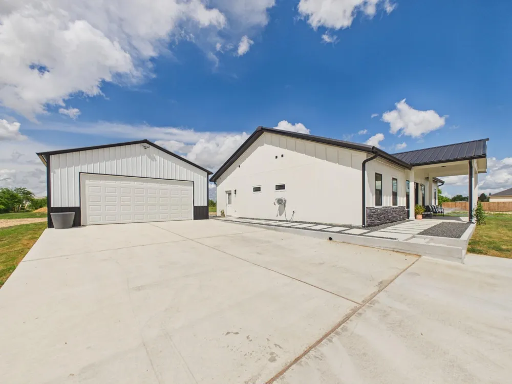 2015 Settlers Court Dr Sealy, TX 77474
