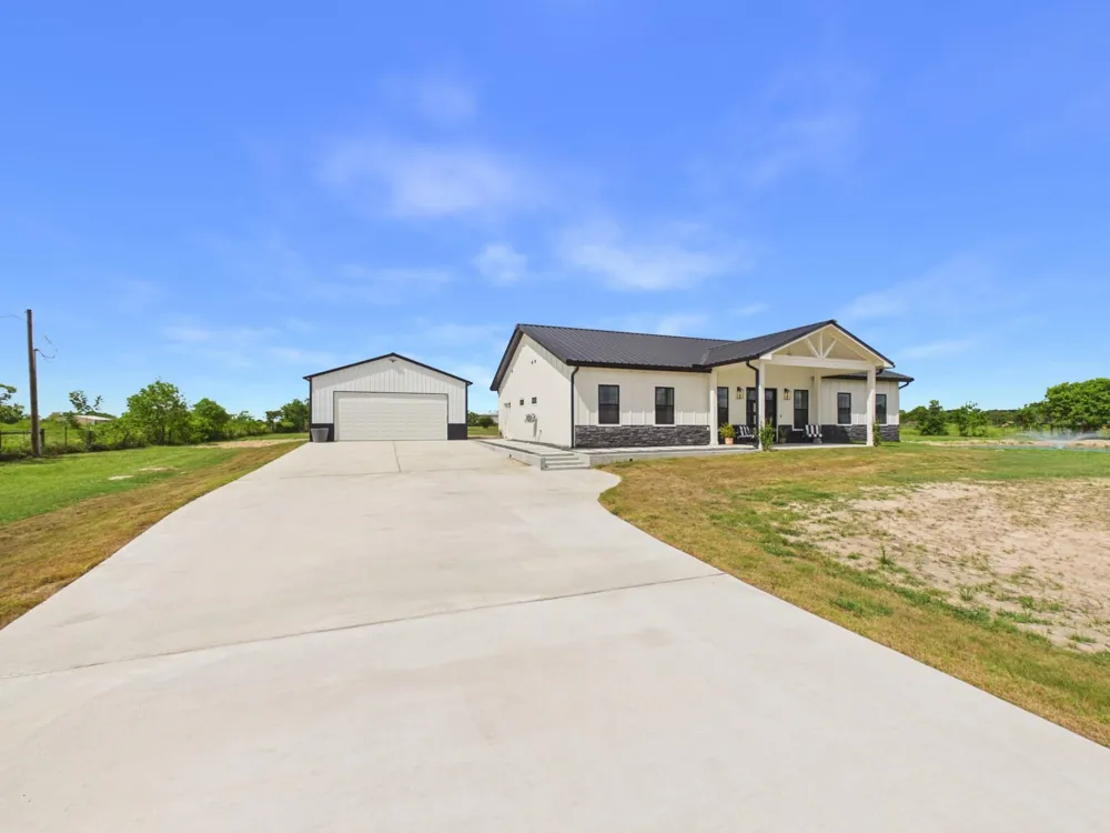 2015 Settlers Court Dr Sealy, TX 77474