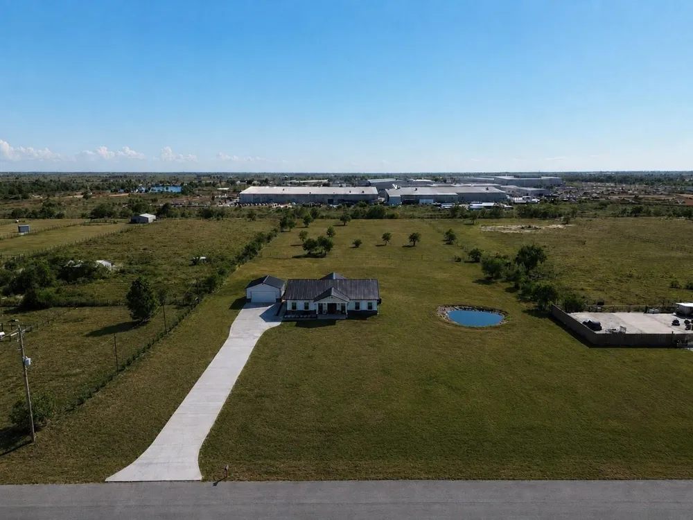 2015 Settlers Court Dr Sealy, TX 77474