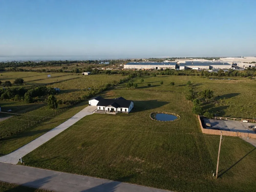 2015 Settlers Court Dr Sealy, TX 77474