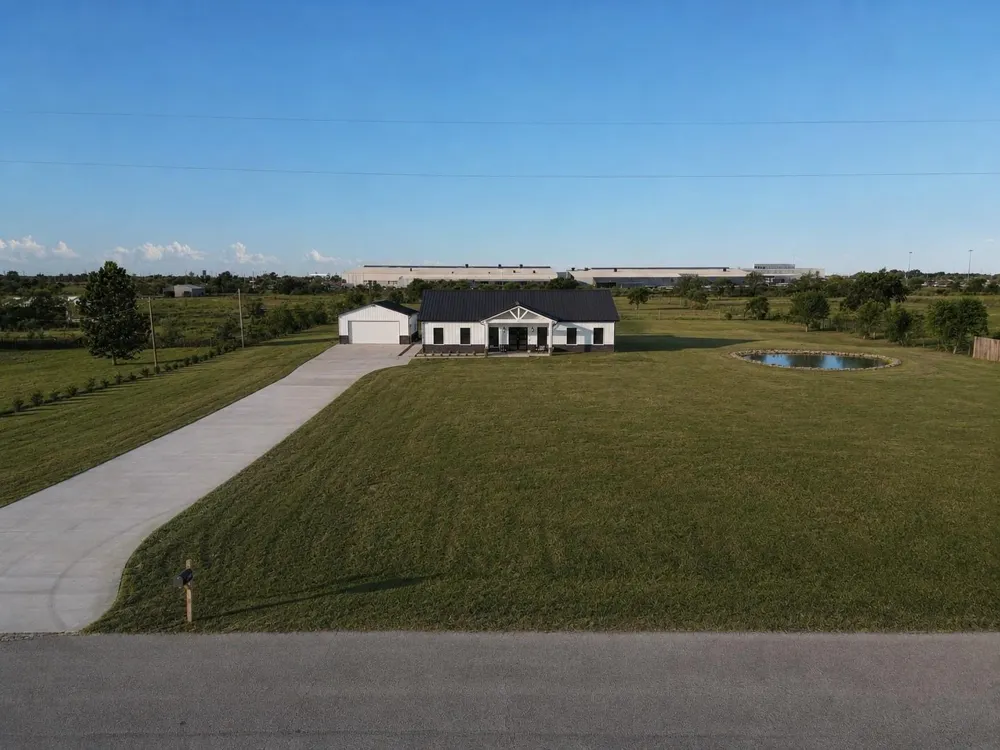 2015 Settlers Court Dr Sealy, TX 77474