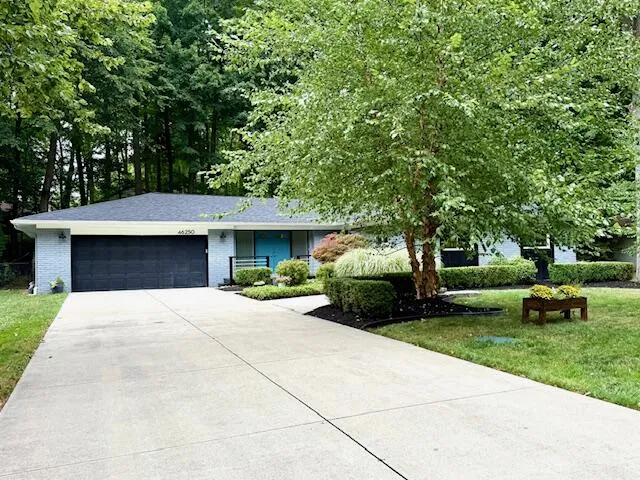 46250 Bloomcrest Drive Northville, MI 48167