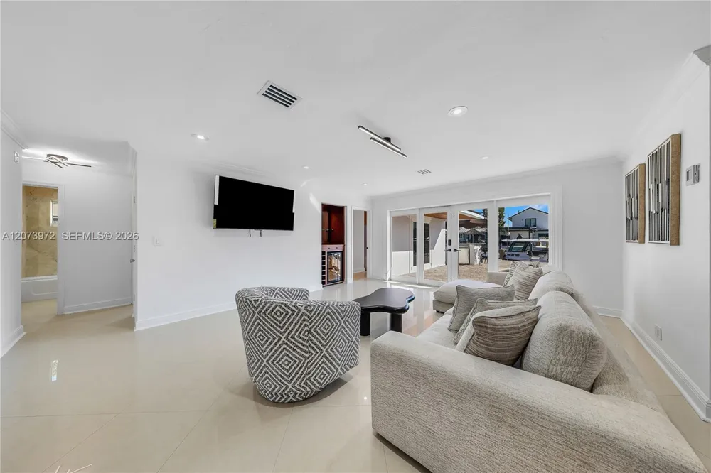 800 SE 3rd Ter Pompano Beach, FL 33060
