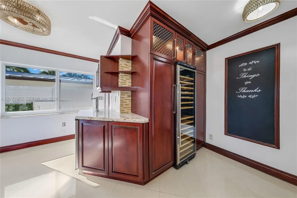 800 SE 3rd Ter Pompano Beach, FL 33060