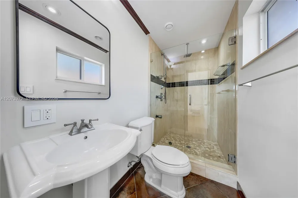 800 SE 3rd Ter Pompano Beach, FL 33060