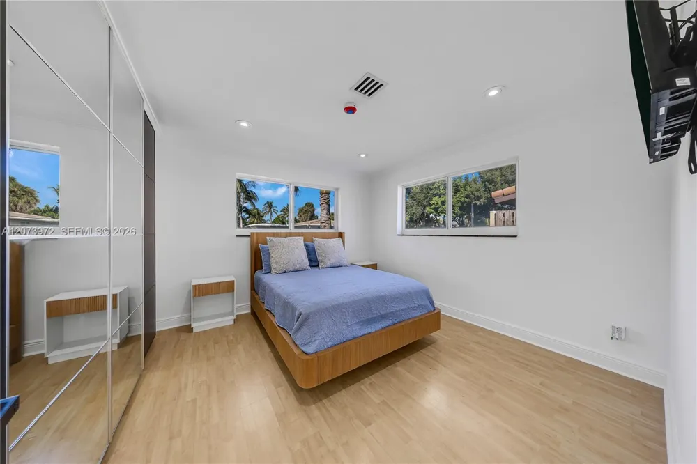 800 SE 3rd Ter Pompano Beach, FL 33060