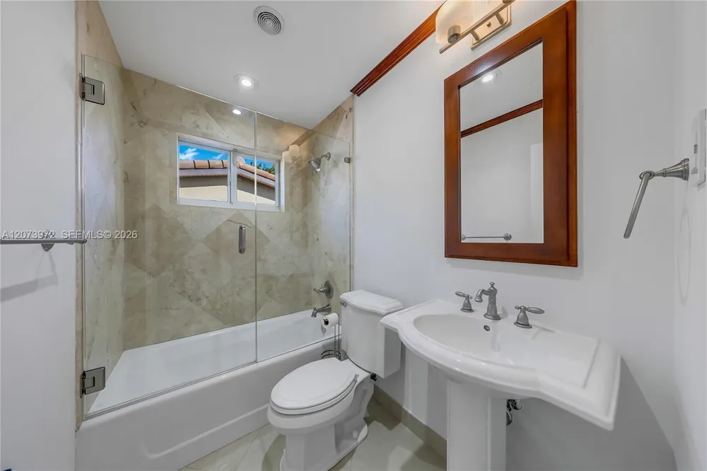 800 SE 3rd Ter Pompano Beach, FL 33060