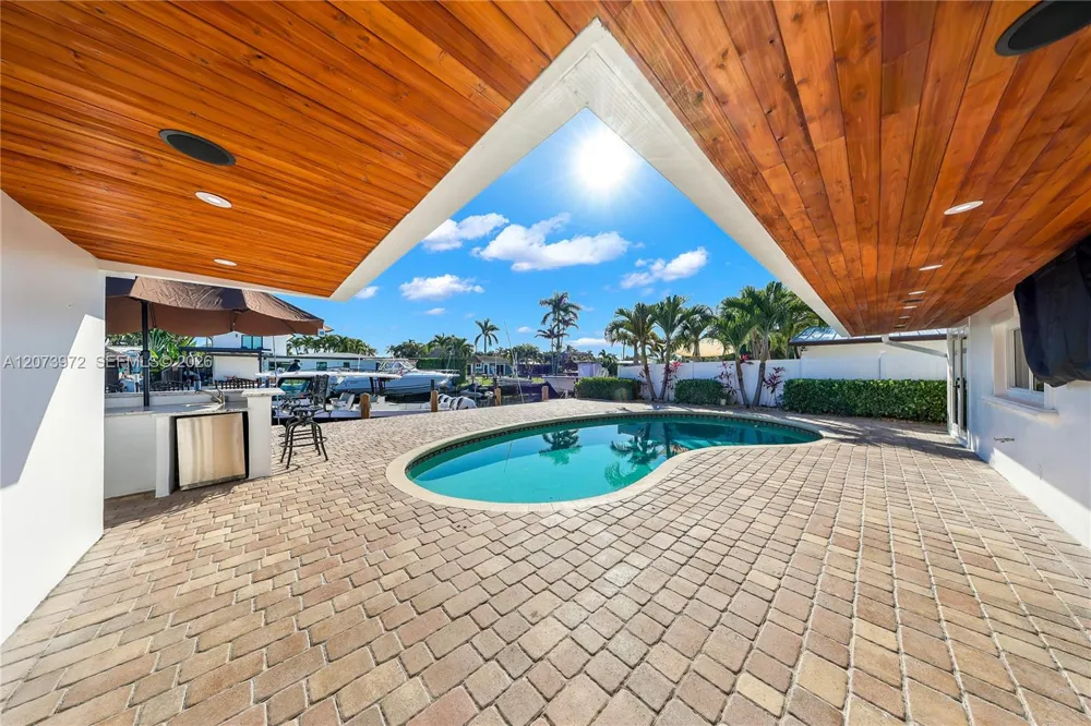 800 SE 3rd Ter Pompano Beach, FL 33060