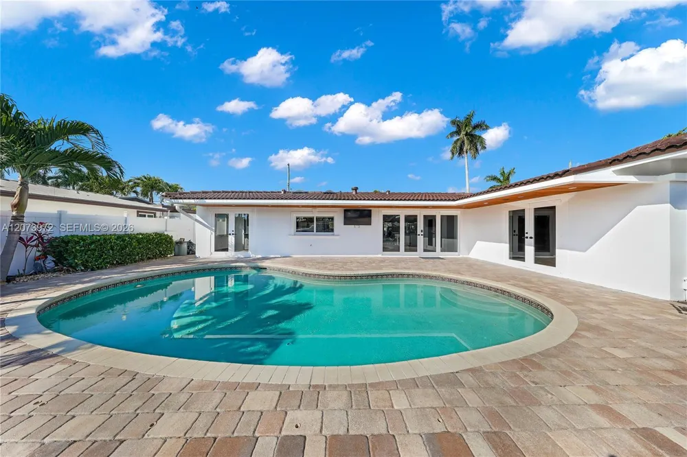 800 SE 3rd Ter Pompano Beach, FL 33060