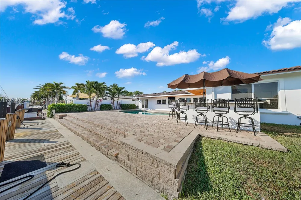 800 SE 3rd Ter Pompano Beach, FL 33060