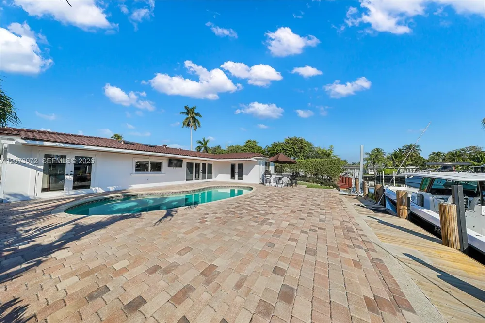 800 SE 3rd Ter Pompano Beach, FL 33060