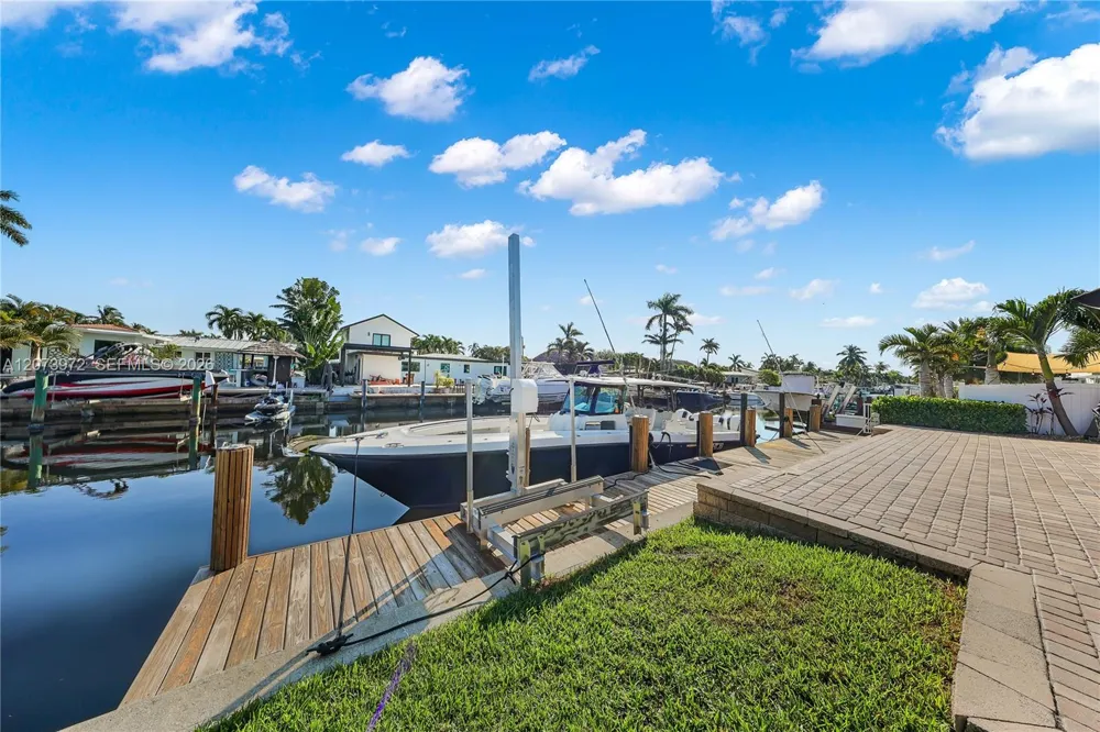 800 SE 3rd Ter Pompano Beach, FL 33060