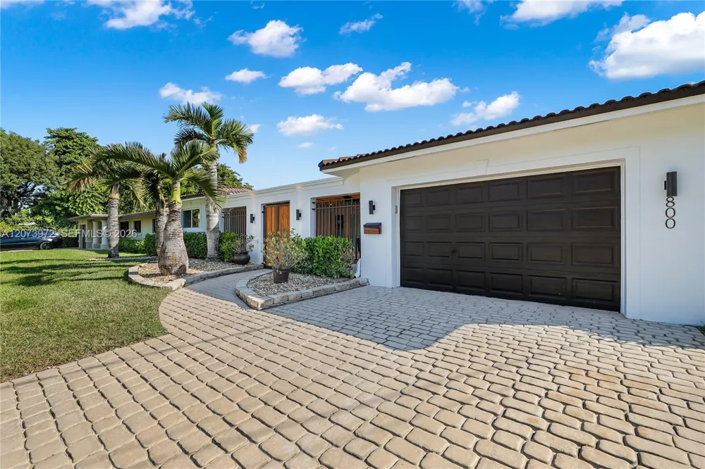 800 SE 3rd Ter Pompano Beach, FL 33060