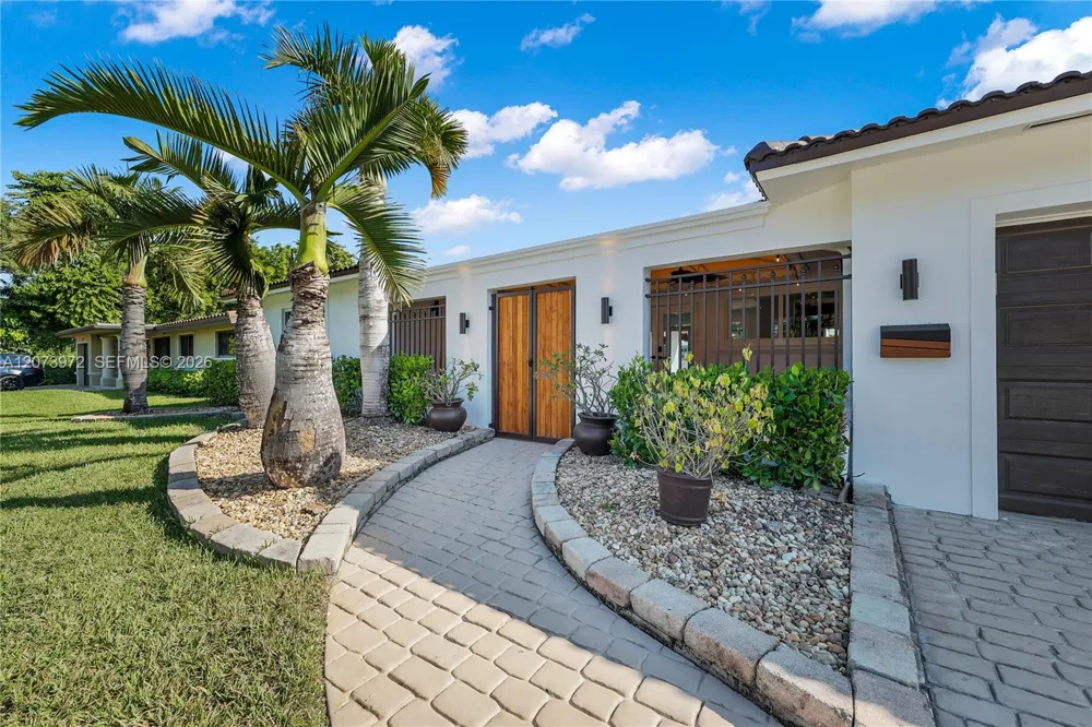 800 SE 3rd Ter Pompano Beach, FL 33060