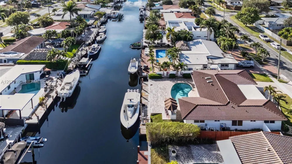 800 SE 3rd Ter Pompano Beach, FL 33060