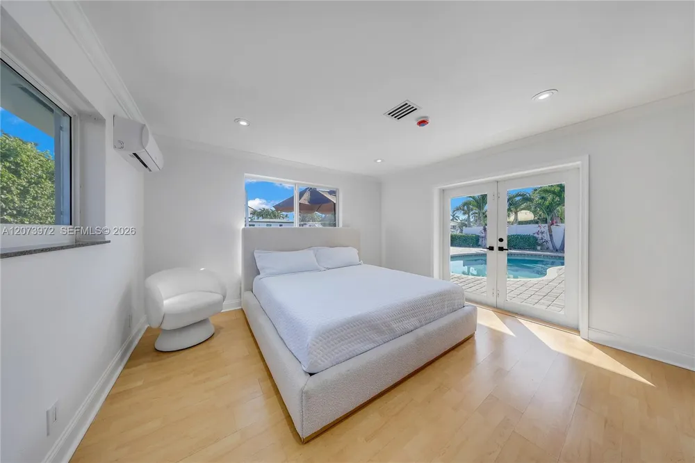800 SE 3rd Ter Pompano Beach, FL 33060