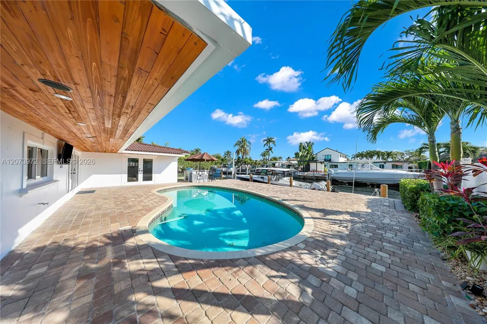 800 SE 3rd Ter Pompano Beach, FL 33060