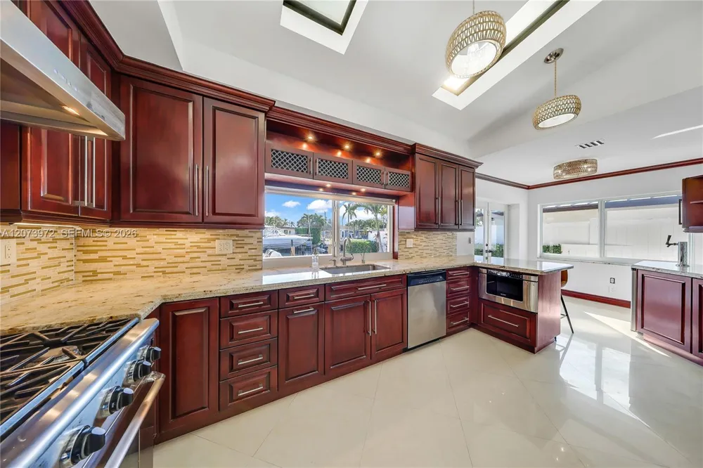 800 SE 3rd Ter Pompano Beach, FL 33060