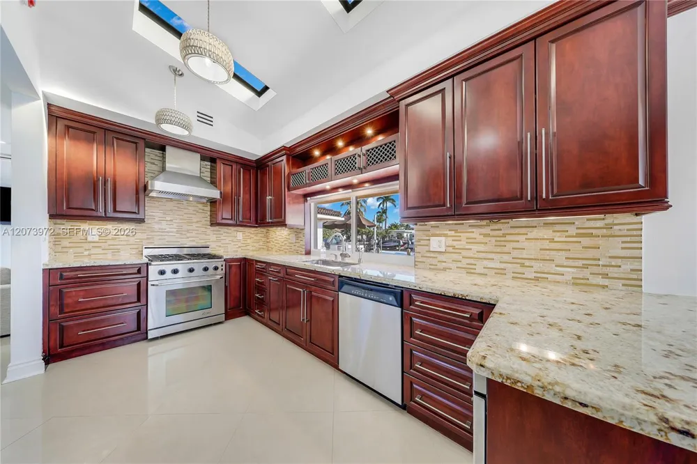 800 SE 3rd Ter Pompano Beach, FL 33060