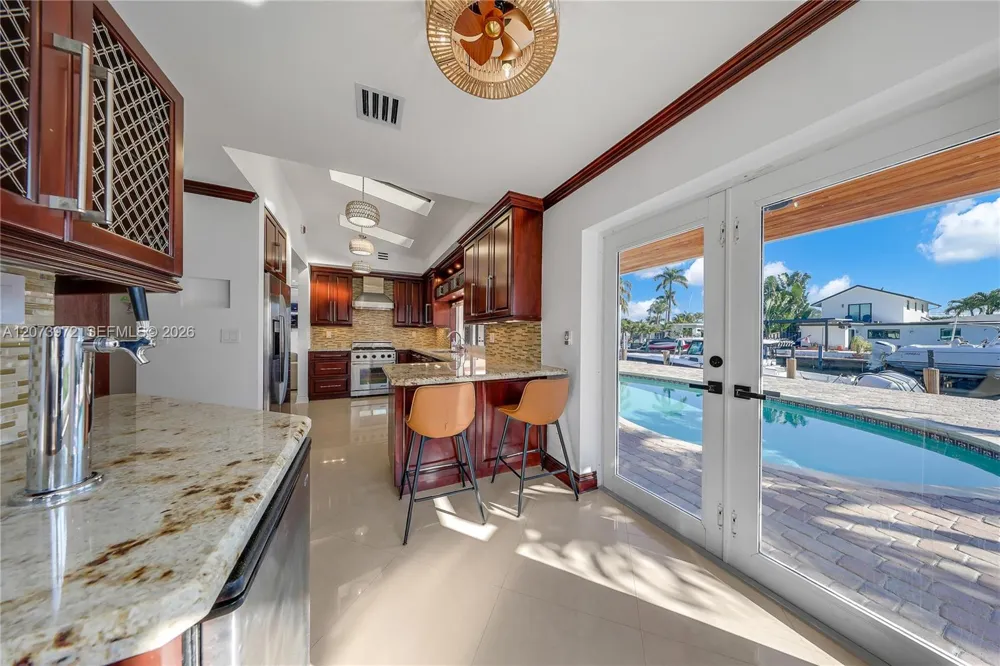 800 SE 3rd Ter Pompano Beach, FL 33060