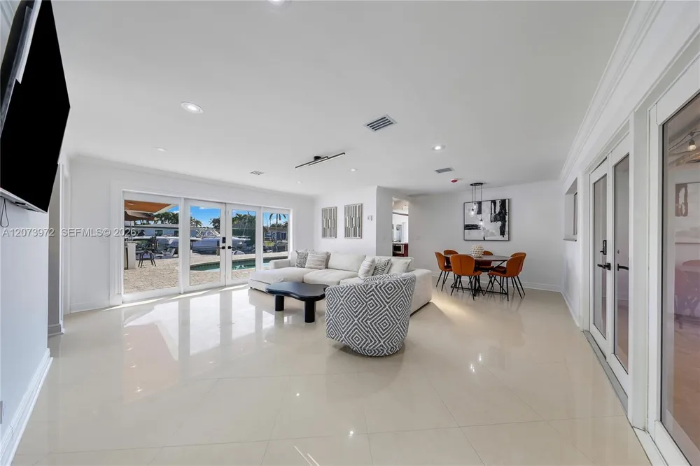 800 SE 3rd Ter Pompano Beach, FL 33060