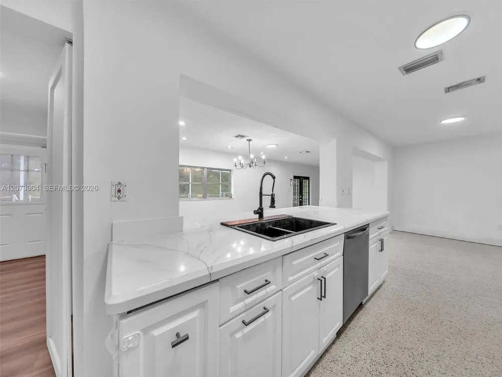 5450 SW 55th Ave Davie, FL 33314