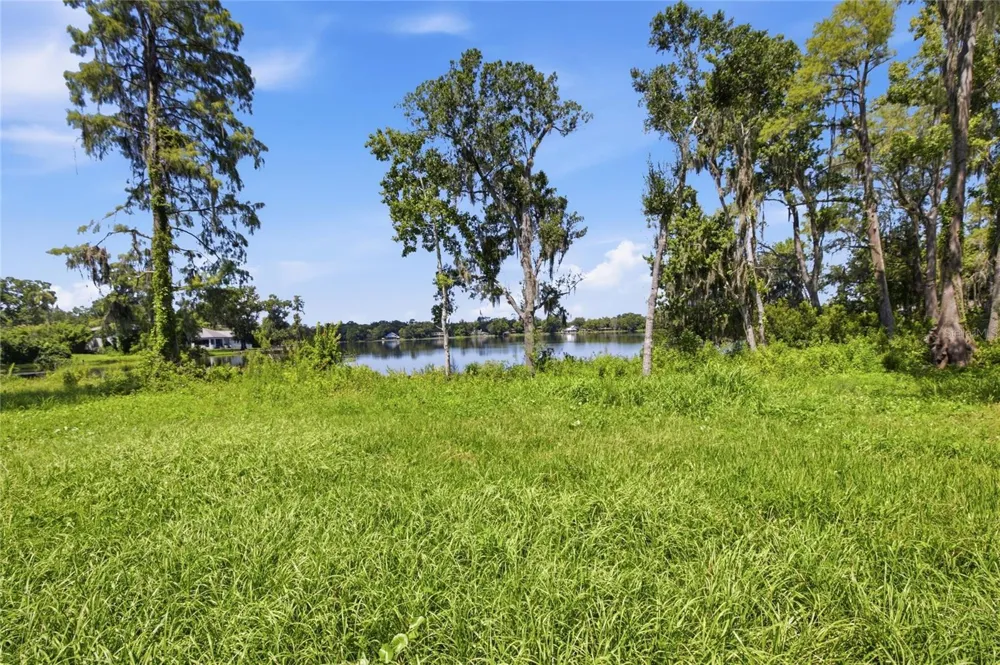 13416 LINCOLN AVENUE Tampa, FL 33618