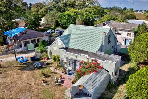 2577 LAKE LILLIAN DRIVE