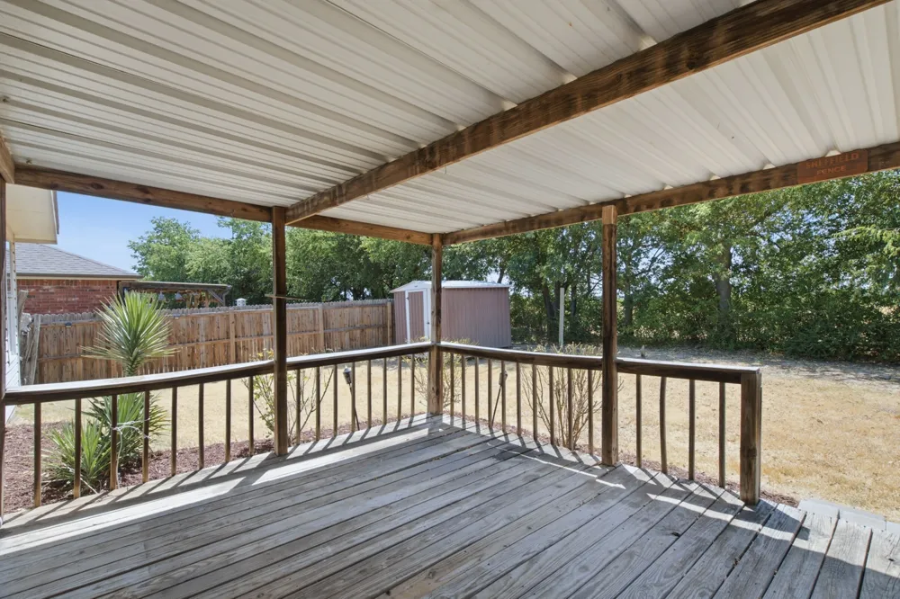 300 Deer Run Drive Sanger, TX 76266