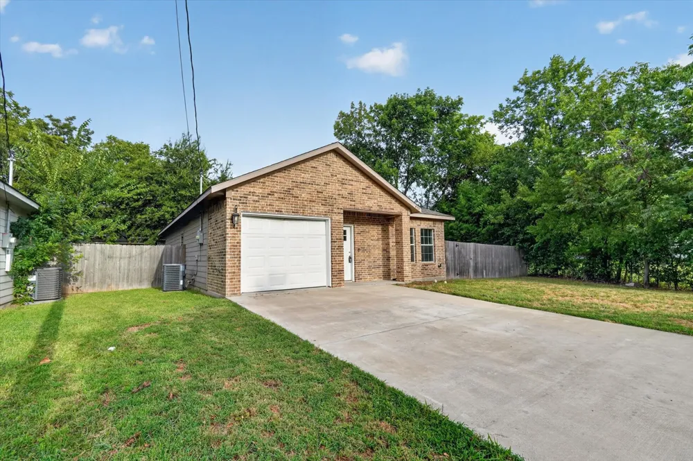 4102 Gordon Street Greenville, TX 75401