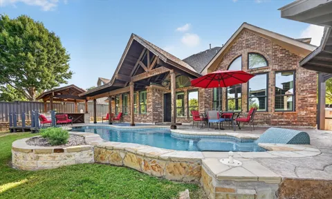 2621 Huntly Lane